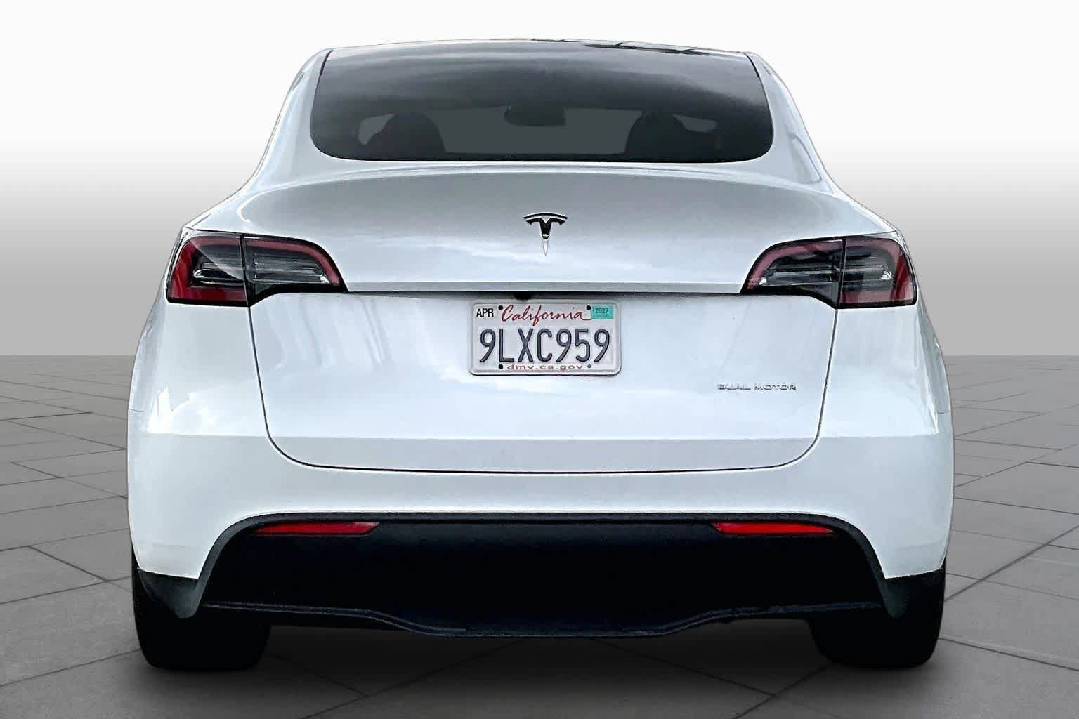 Used 2024 Tesla Model Y Long Range AWD/4WD image 4