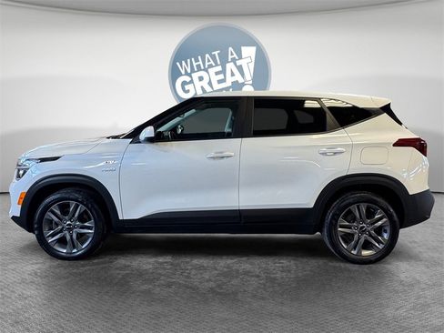 Used 2022 Kia Seltos LX image 7