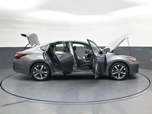 Used 2017 Nissan Altima 2.5 SR FWD image 44