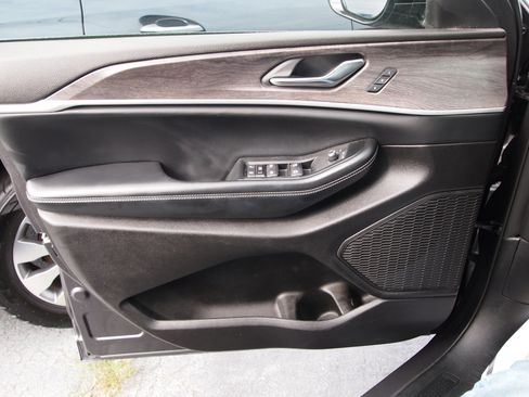 Used 2024 Jeep Grand Cherokee Limited image 11