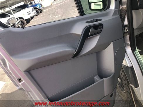 Used 2015 Mercedes-Benz Sprinter 2500 image 9