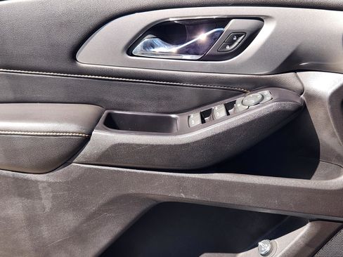 Used 2018 Chevrolet Traverse LT image 23