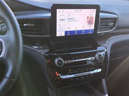 Used 2024 Ford Explorer Limited image 31