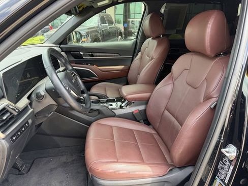 Used 2024 Kia Telluride EX w/ EX Captain's Chair Package FWD image 30