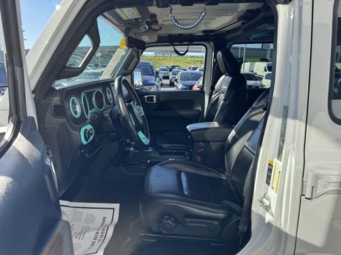 Used 2022 Jeep Wrangler Unlimited Sahara w/ Cold Weather Group image 32