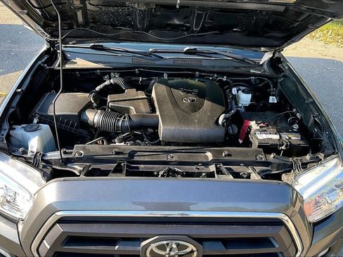 Used 2024 Toyota Tacoma TRD Sport AWD/4WD image 12