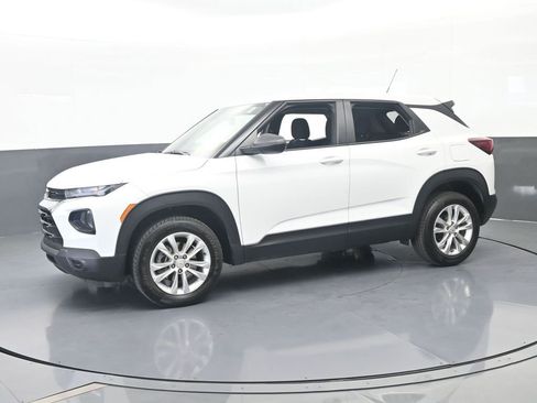 Used 2023 Chevrolet TrailBlazer LS AWD/4WD image 2