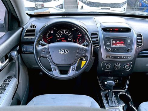 Used 2014 Kia Sorento LX image 5