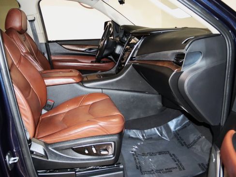 Used 2020 Cadillac Escalade Luxury image 60