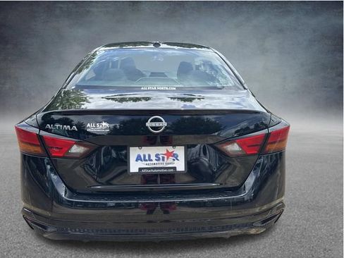 Used 2025 Nissan Altima 2.5 SV FWD image 8