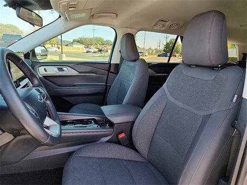 Used 2025 Ford Explorer Active image 13