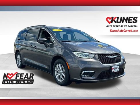 Used 2022 Chrysler Pacifica Touring-L FWD image 1