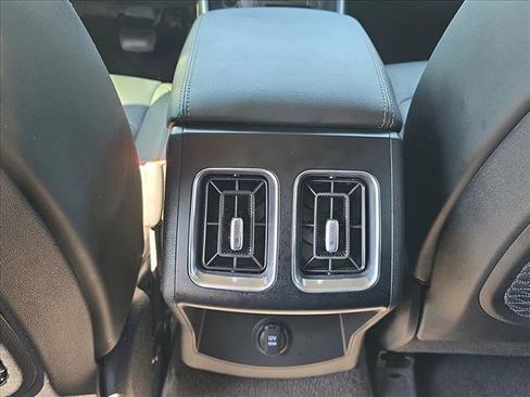 Used 2025 Kia Sorento S FWD image 18