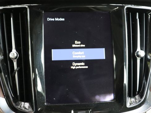 Used 2021 Volvo S60 T6 Momentum AWD/4WD image 14