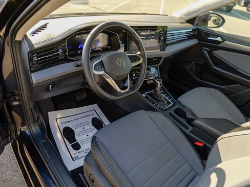 Used 2025 Volkswagen Jetta SE w/ Sunroof Package FWD image 19