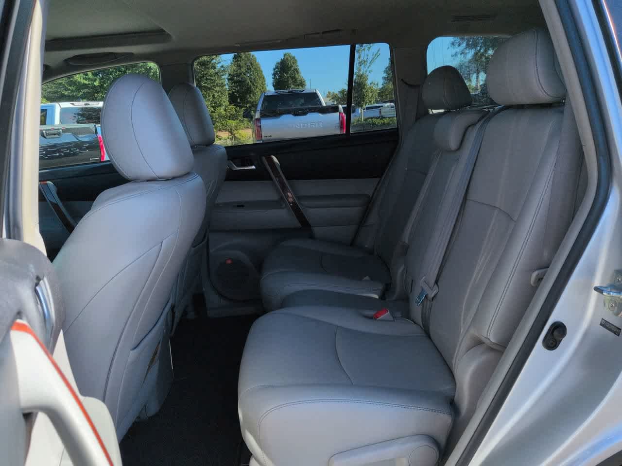 Used 2011 Toyota Highlander Limited w/ Tow Pkg AWD/4WD image 13