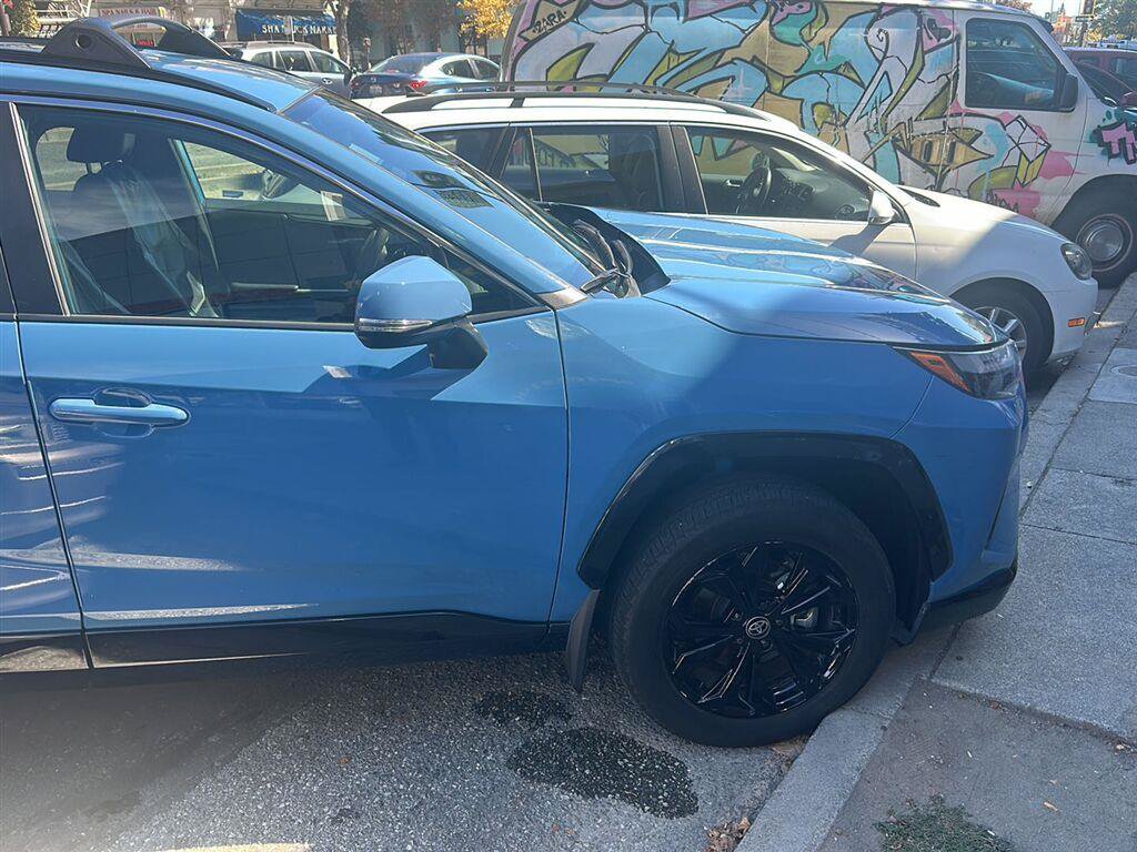Used 2025 Toyota RAV4 SE AWD/4WD image 1