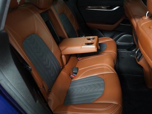 Used 2018 Maserati Levante GranLusso AWD/4WD image 27