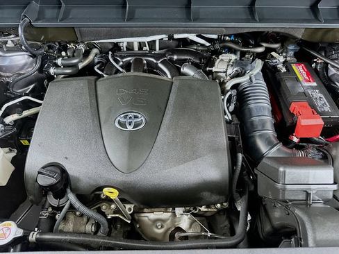 Used 2021 Toyota Highlander XLE AWD/4WD image 37