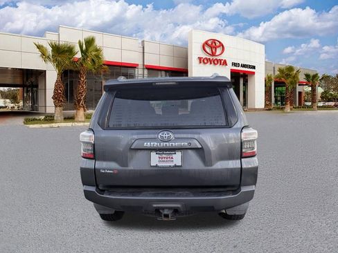 Used 2018 Toyota 4Runner SR5 image 6