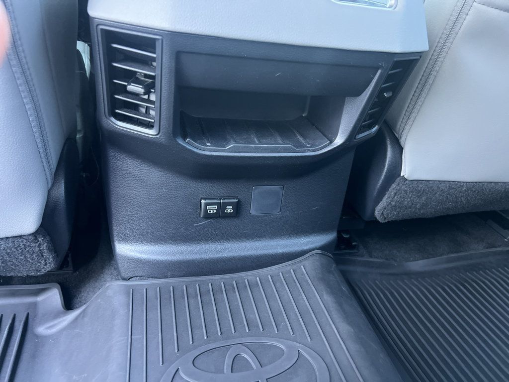 Used 2024 Toyota Tundra Limited AWD/4WD image 19