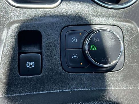 Certified 2023 Chevrolet Traverse LT image 33