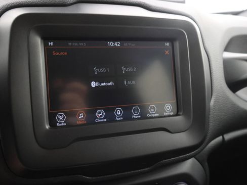 Used 2019 Jeep Renegade Latitude AWD/4WD image 45