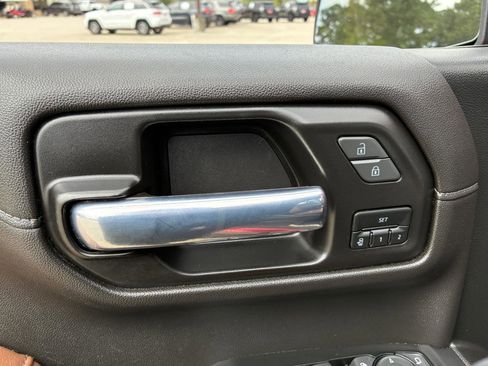 Used 2022 Chevrolet Silverado 1500 High Country w/ Technology Package AWD/4WD image 10