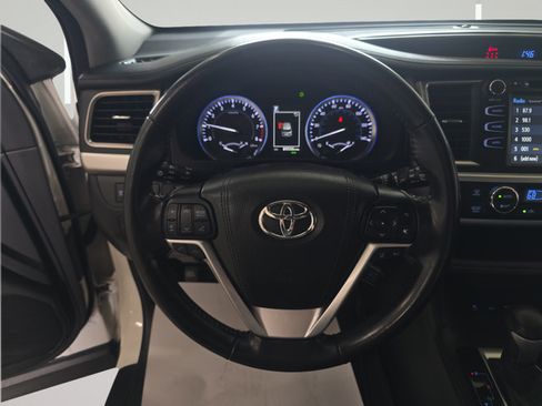 Used 2017 Toyota Highlander XLE AWD/4WD image 14