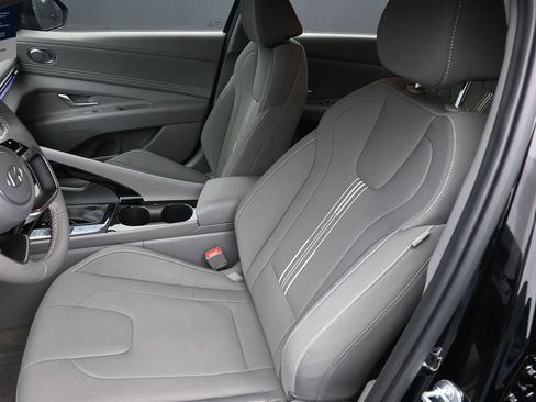 Certified 2024 Hyundai Elantra SEL w/ Convenience Package image 11