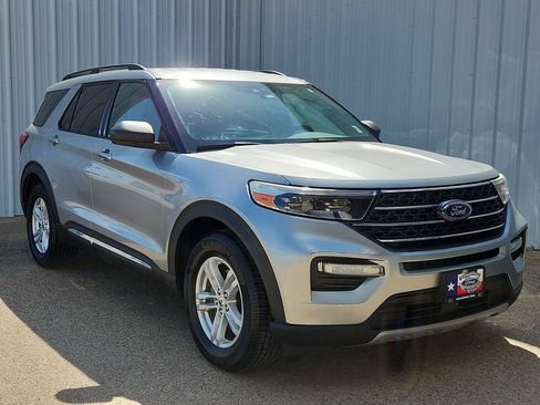Used 2020 Ford Explorer XLT w/ Equipment Group 202A RWD image 1