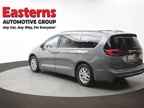Used 2022 Chrysler Pacifica Touring-L image 65