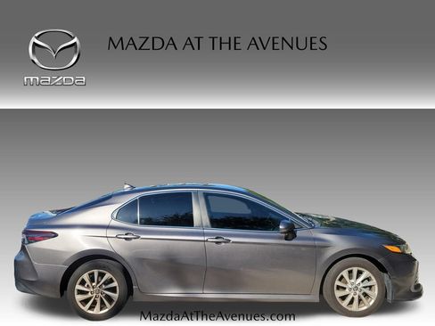 Used 2021 Toyota Camry LE FWD image 14