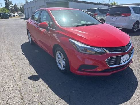 Used 2017 Chevrolet Cruze LT w/ Convenience Package FWD image 5