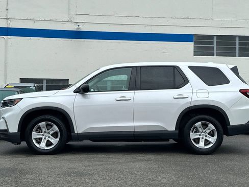Used 2023 Honda Pilot LX image 8