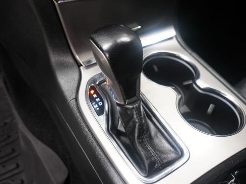 Used 2021 Jeep Grand Cherokee Limited w/ Sun & Sound Group RWD image 24