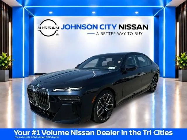 Used 2025 BMW 740i xDrive w/ Premium Package AWD/4WD image 8