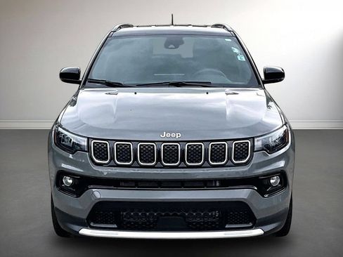 Used 2023 Jeep Compass Limited AWD/4WD image 2