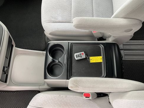 Used 2020 Toyota Sienna LE w/ LE Preferred Package FWD image 29