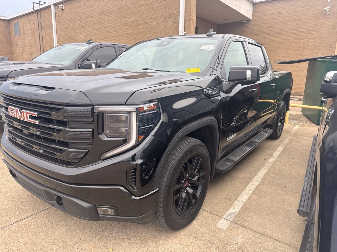 Used 2023 GMC Sierra 1500 Elevation w/ Preferred Package RWD image 1