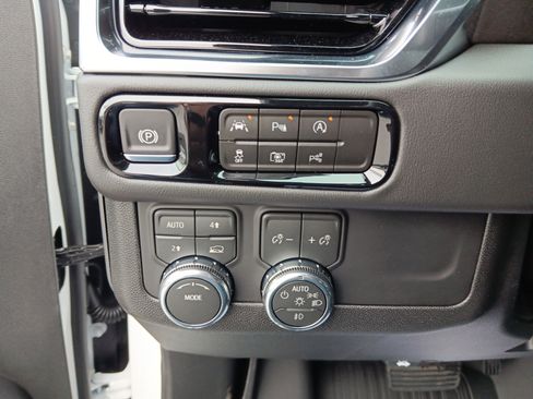 New 2026 GMC Yukon Elevation image 13