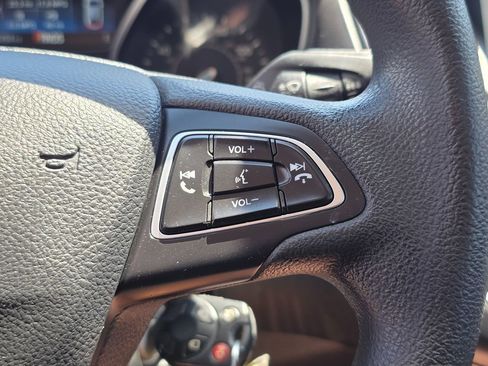 Used 2017 Ford Focus SEL FWD image 32