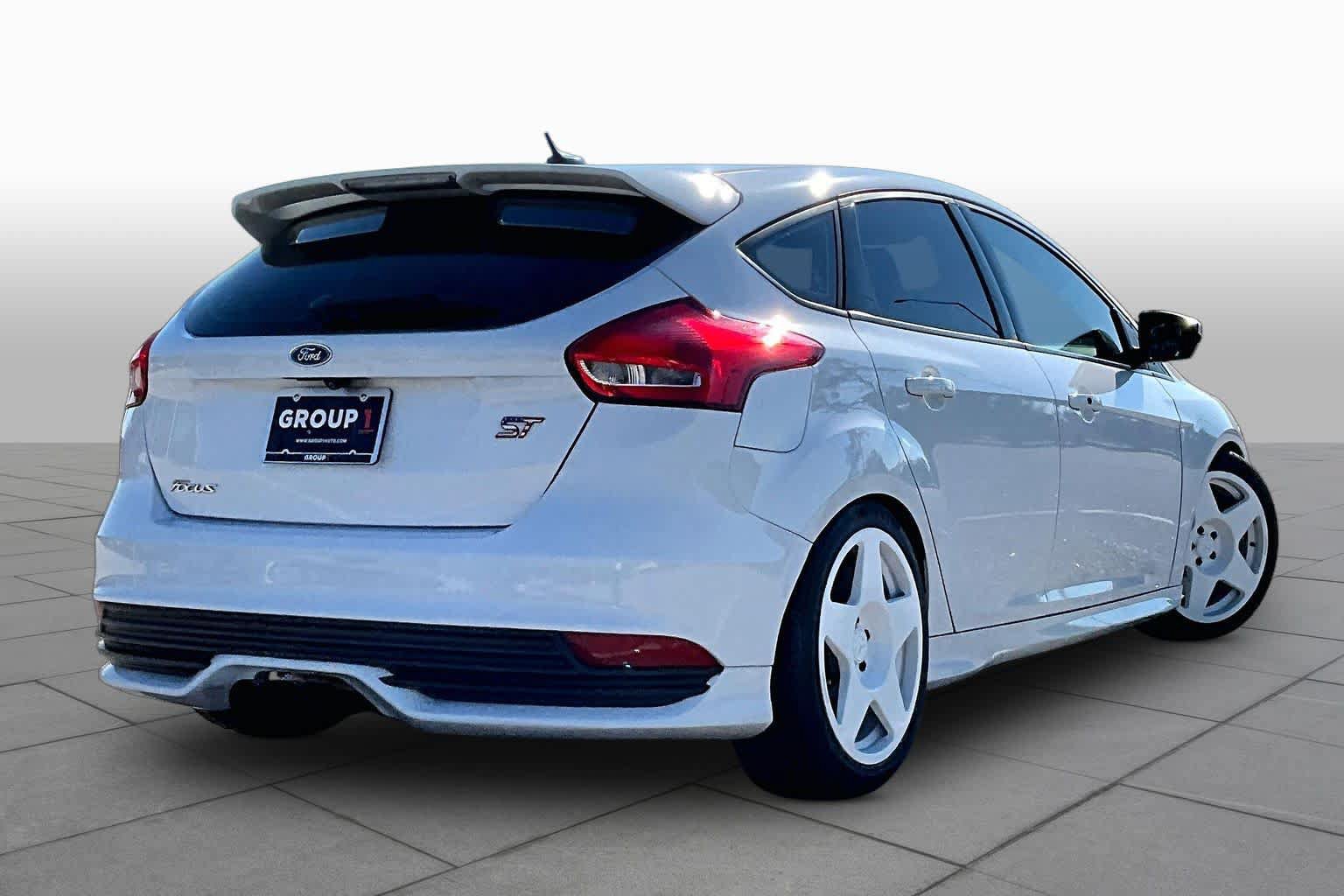 Used 2017 Ford Focus ST w/ Equipment Group 401A FWD image 13