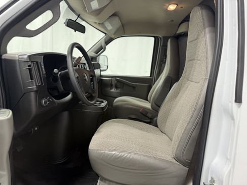 Used 2023 GMC Savana 2500 w/ Driver Convenience Package image 19