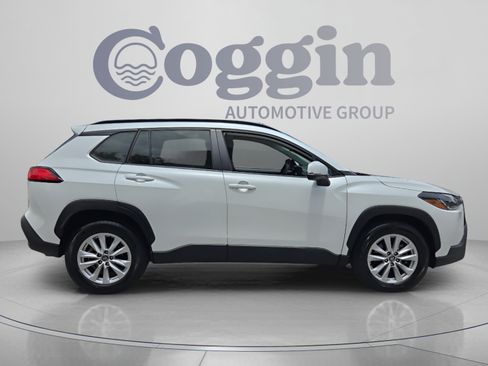 Used 2023 Toyota Corolla Cross LE AWD/4WD image 6