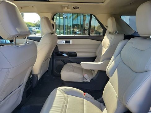 Used 2021 Ford Explorer Platinum w/ Equipment Group 601A image 16