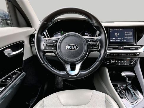 Used 2020 Kia Niro EX FWD image 6