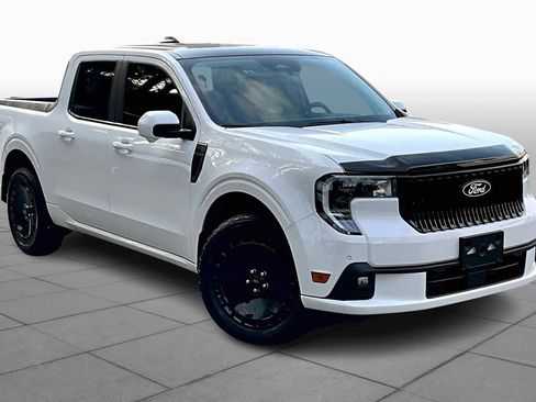 Used 2025 Ford Maverick Lobo image 2