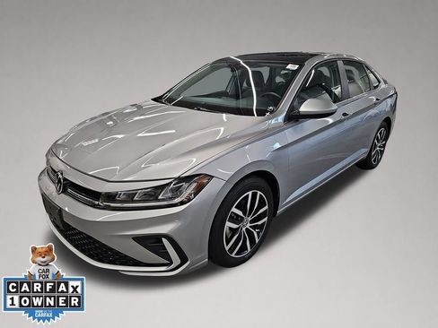 Used 2025 Volkswagen Jetta SE FWD image 7