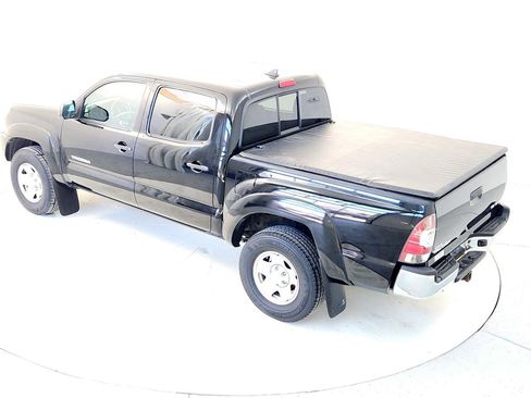 Certified 2015 Toyota Tacoma 4x4 Double Cab image 16